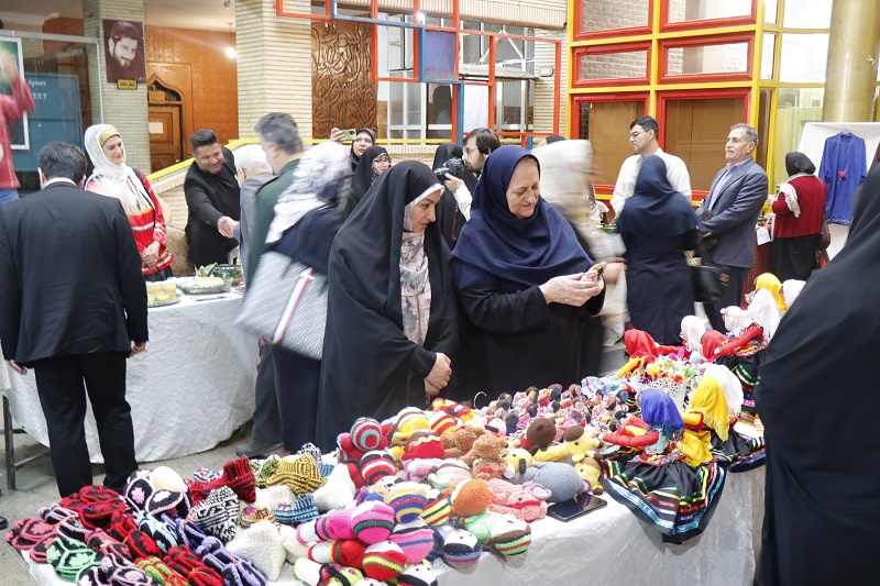 نمایشگاه خوراک و صنایع‌دستی در حاشیه همایش تبیین الگوی شناختی گردشگری اسلامی-ایرانی در رشت